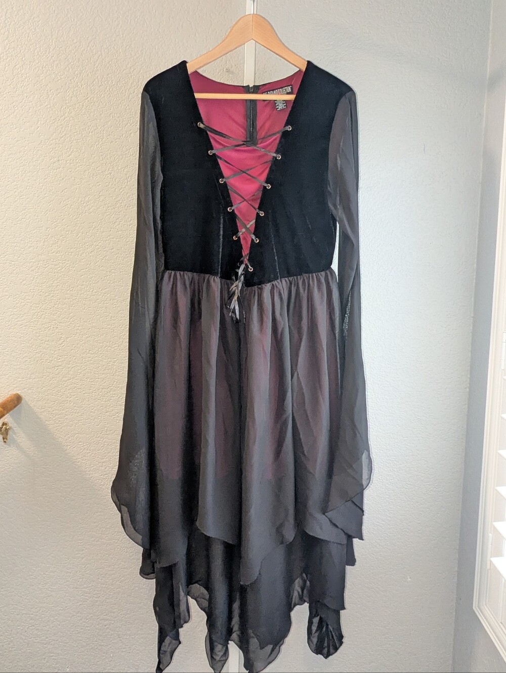 The Pyramid Collection Whimsigoth Velvet Lace-Up Bell Sleeve Dress L